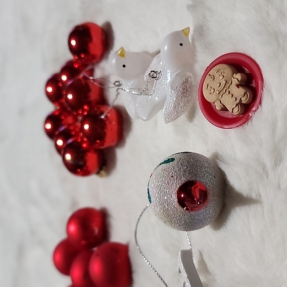 GLASS CONTAINER WITH VINTAGE CHRISTMAS ORNAMENTS FOR CHRISTMAS 🎄 TREE - Picture 7 of 7